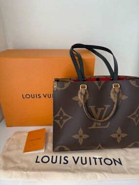 LOUIS VUITTON Reverse Monogram Giant Onthego MM
